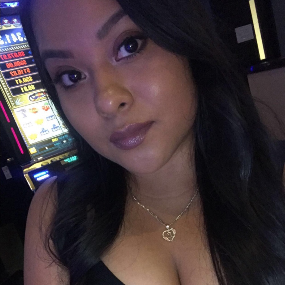 Meet your Posher, Elvia